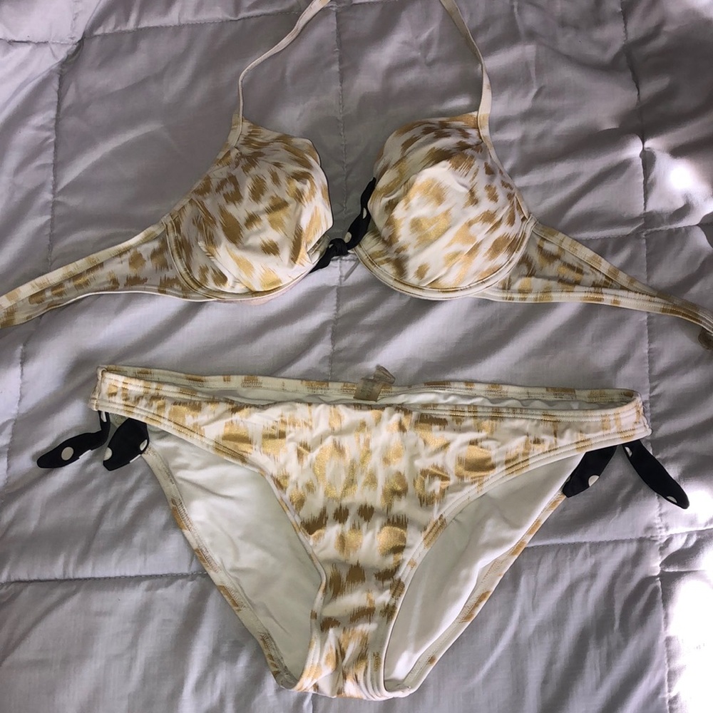 Victoria’s Secret bikini